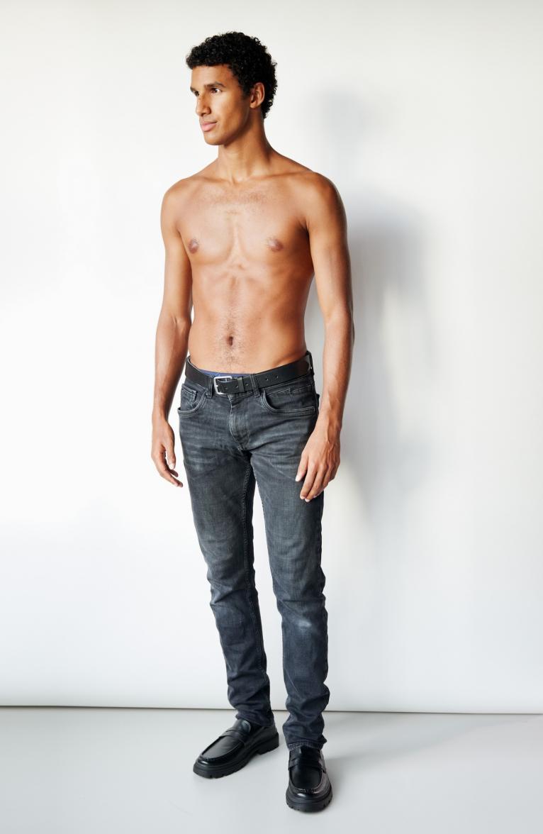 model-Yonis.-3957